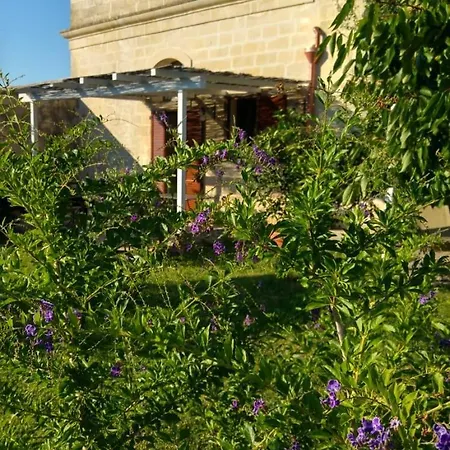 Masseria Dei 12 Granai Oda ve Kahvaltı Minervino di Lecce